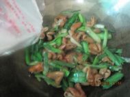 蒜苗炒大肠