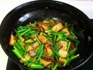 蒜薹豆干炒腊肉