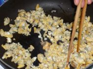 贝肉炒芹菜粒