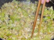 贝肉炒芹菜粒