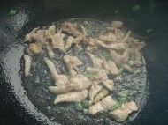 鸡腿菇毛豆炒肉片