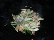 草菇炒黄瓜！