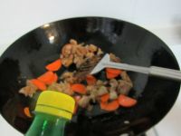 胡萝卜炒鸡