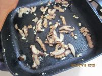 香菇鸡蛋薰肠香葱小炒