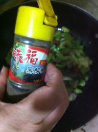 西芹熏肉丁