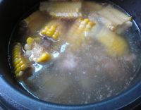 玉米龙骨汤