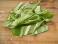 青椒炒油豆腐泡