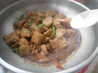 青椒炒油豆腐泡