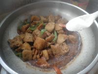 青椒炒油豆腐泡