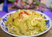 苦瓜炒鸡心椰菜