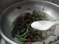 青红椒炒海带丝