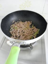 黑豆苗炒肉丝