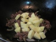 牛肉炖土豆