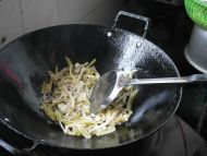 金针菇炒榨菜