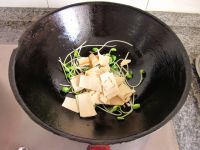 黑豆苗炒千张