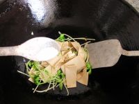 黑豆苗炒千张