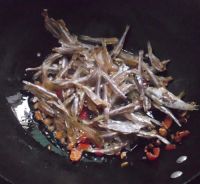 清炒小鱼干
