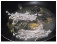 金针菇鱼汤