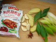 酱炖鸡小肘