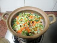 彩蔬腊味煲仔饭