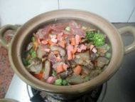 彩蔬腊味煲仔饭