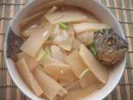 萝卜炖鲫鱼