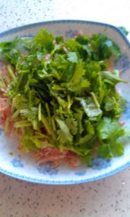 淡皮虾拌香菜