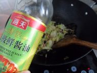 卷心菜木耳炒肉丝