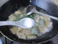 荠菜丸子豆腐汤