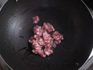腊肠炒蚕豆