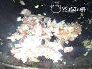 鸡蛋黄瓜炒培根