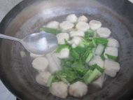 小白菜裙带鱼丸汤
