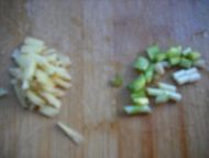素炒韭菜红椒土豆丝