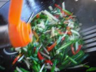 素炒韭菜红椒土豆丝