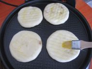 电饼铛烙五香发面饼