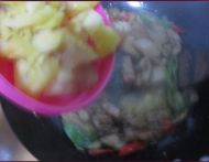 菠萝咕噜肉