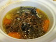 茶树菇乌鸡汤