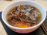 茶树菇乌鸡汤