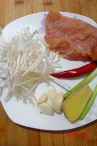 银芽炒鸡柳
