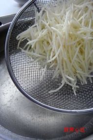 银芽炒鸡柳
