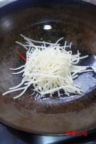 银芽炒鸡柳