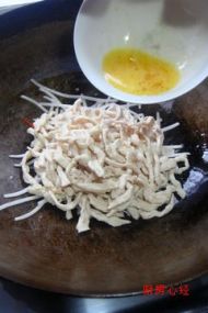 银芽炒鸡柳
