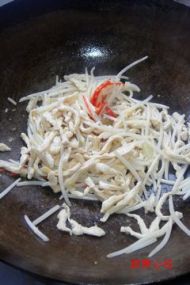 银芽炒鸡柳