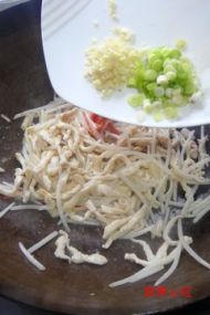 银芽炒鸡柳