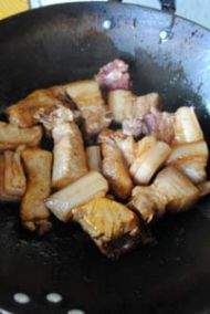 鹌鹑蛋红烧肉
