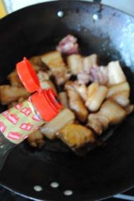 鹌鹑蛋红烧肉