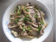 肉片炒平菇