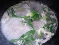 油菜金针菇肉片汤