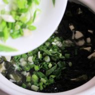 真姬豆腐紫菜汤