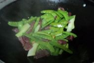 腊肠炒荷兰豆